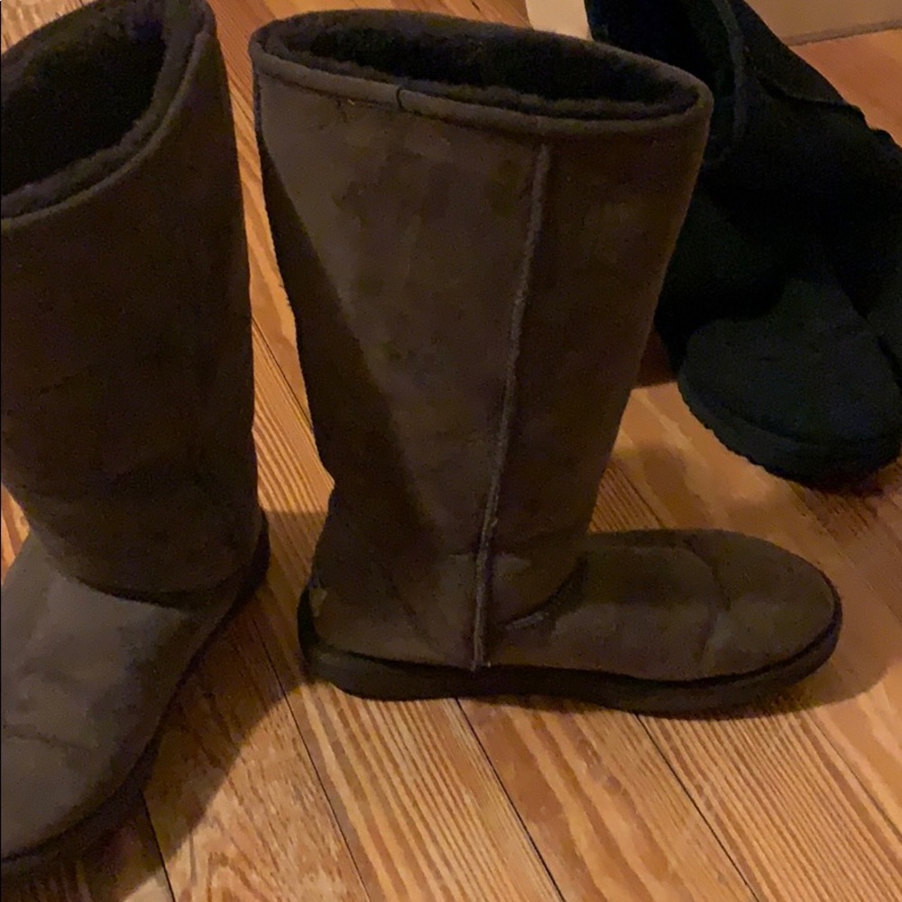 UGG boots - Picture 3 of 9